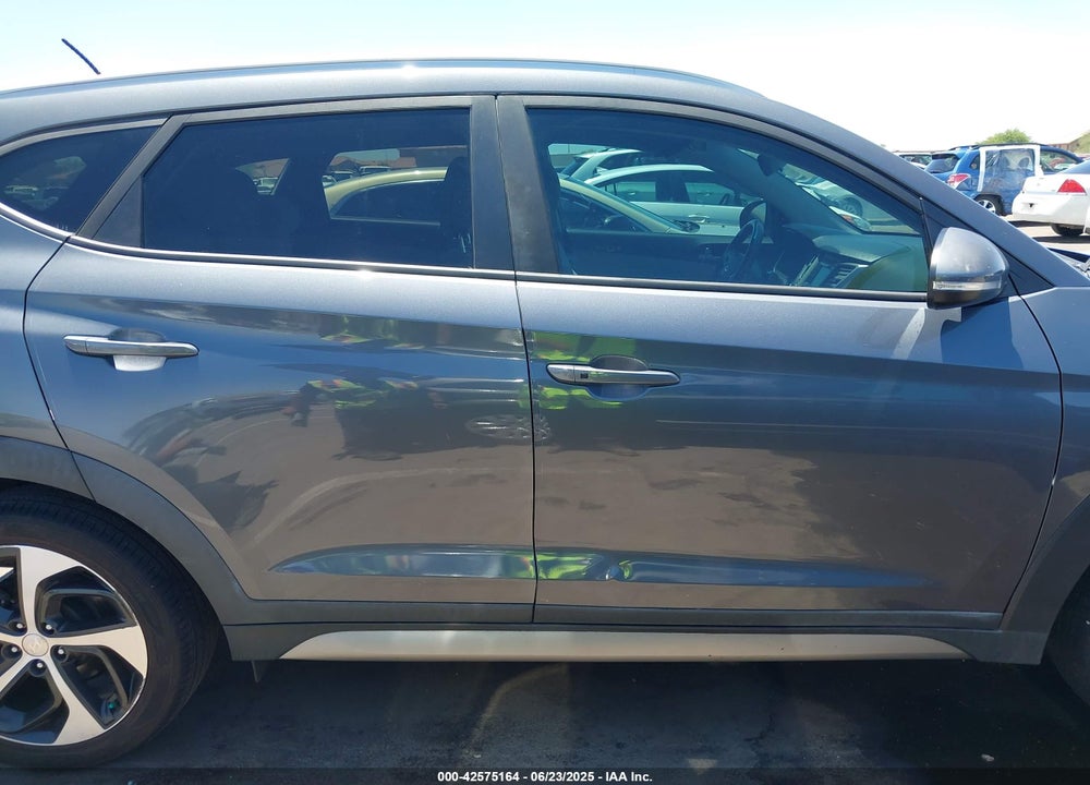 2017 HYUNDAI TUCSON SPORT VIN: KM8J33A29HU312752