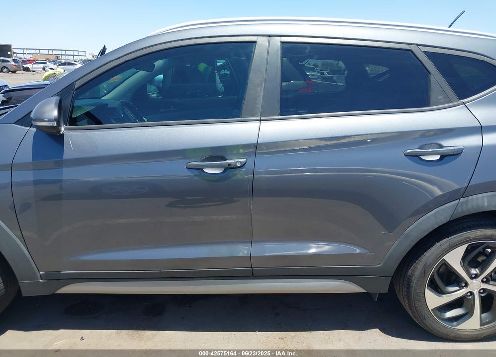 2017 HYUNDAI TUCSON SPORT VIN: KM8J33A29HU312752