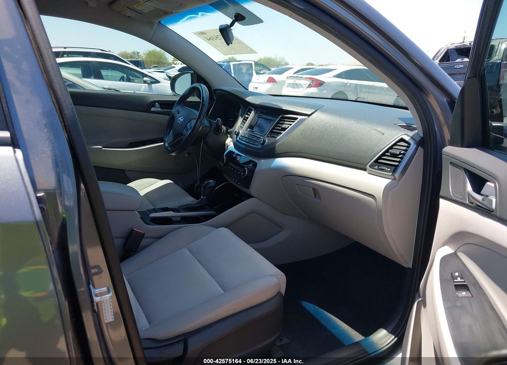 2017 HYUNDAI TUCSON SPORT VIN: KM8J33A29HU312752