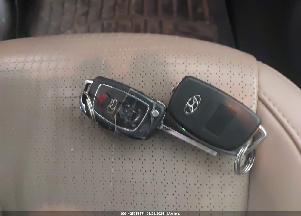 2013 HYUNDAI SANTA FE VIN: KM8SNDHF8DU032361