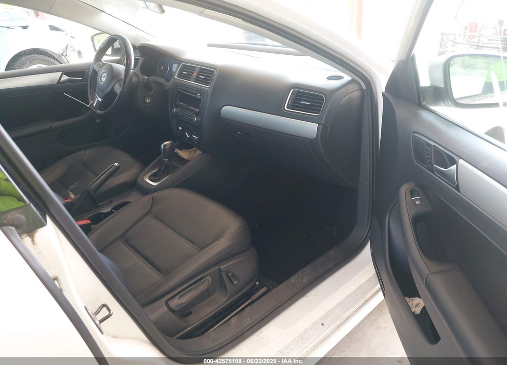 2013 VOLKSWAGEN JETTA VIN: 3VWDP7AJ3DM450335