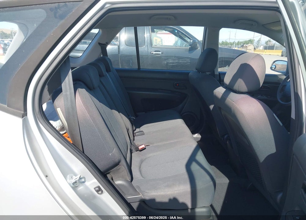 2009 KIA RONDO VIN: KNAFG529097261953