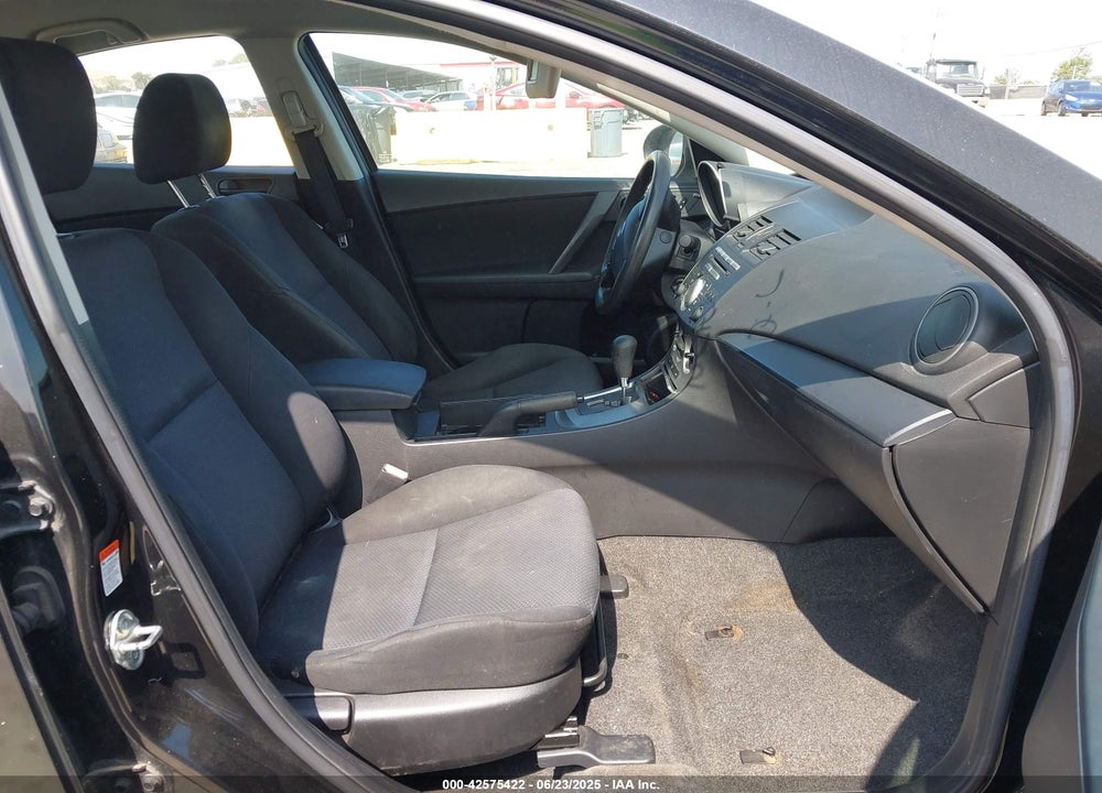 2011 MAZDA MAZDA3 VIN: JM1BL1UG2B1467379