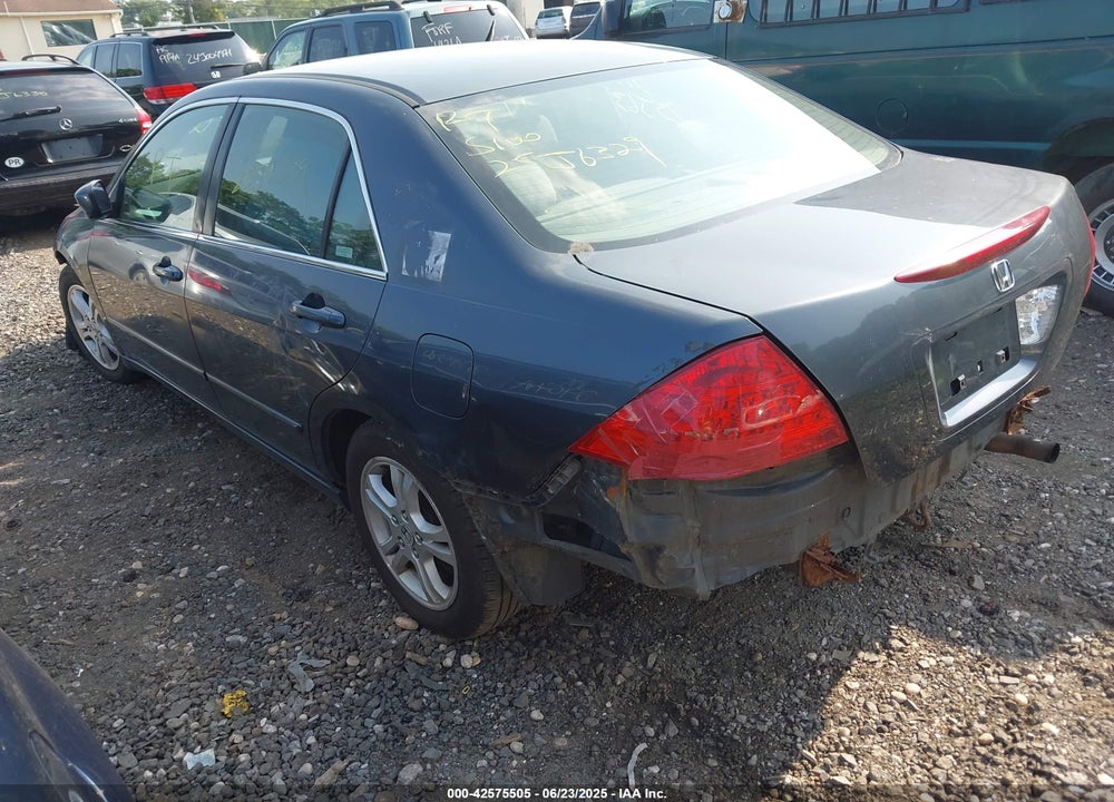 2007 HONDA ACCORD VIN: JHMCM56317C017185