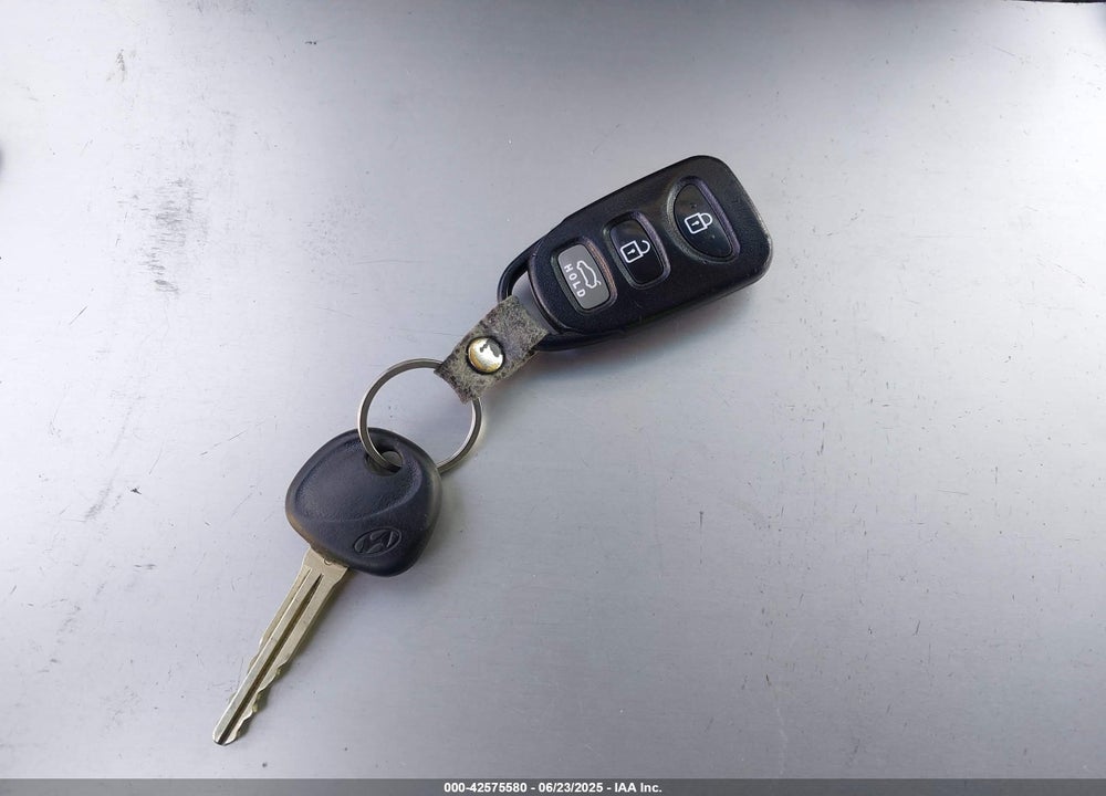 2013 HYUNDAI ELANTRA VIN: 5NPDH4AE9DH271272