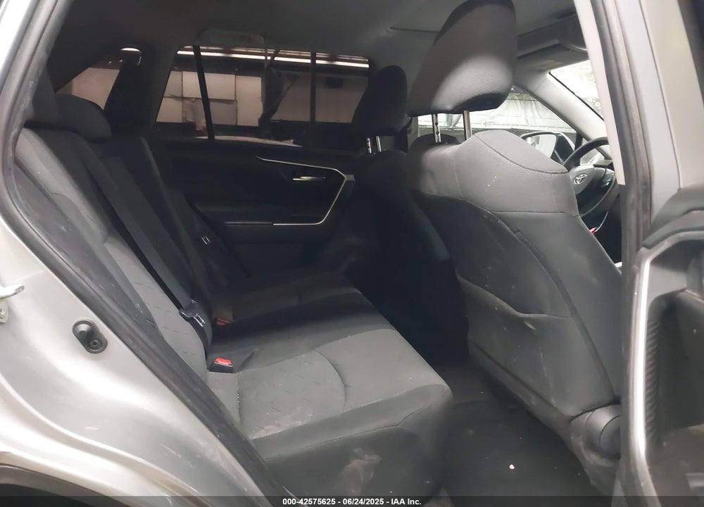 2019 TOYOTA RAV4 VIN: 2T3W1RFV4KW048517