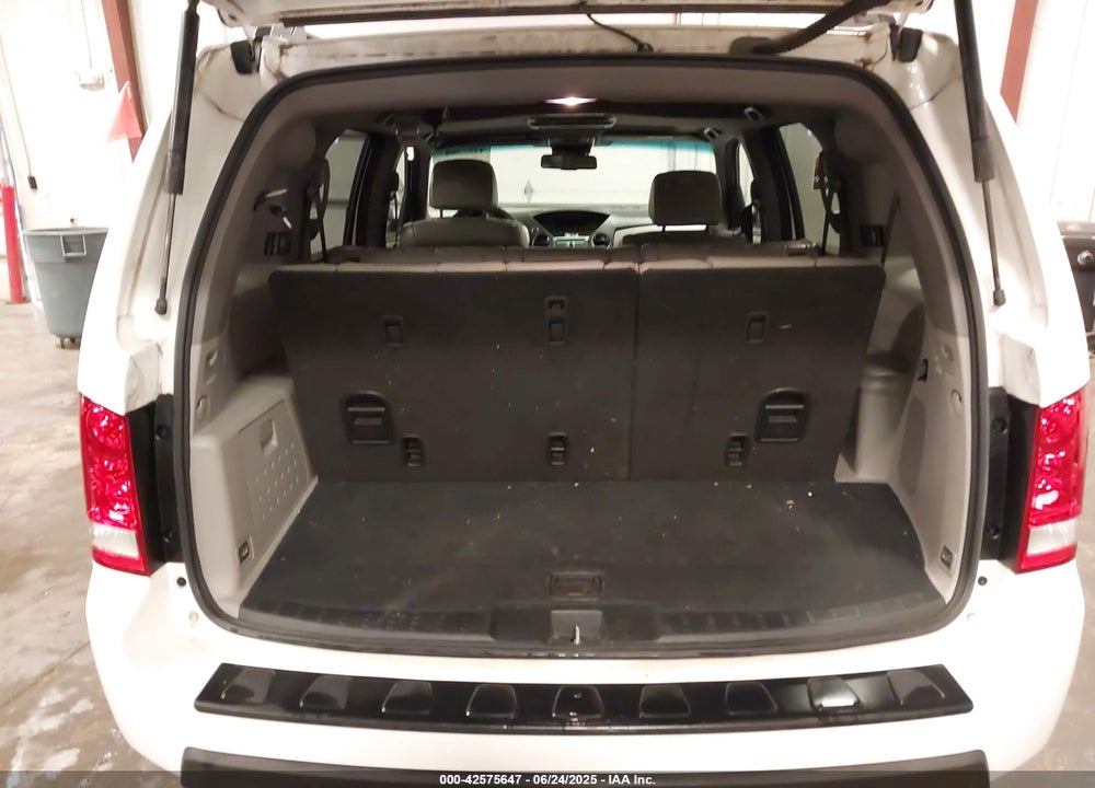 2011 HONDA PILOT VIN: 5FNYF4H61BB060682