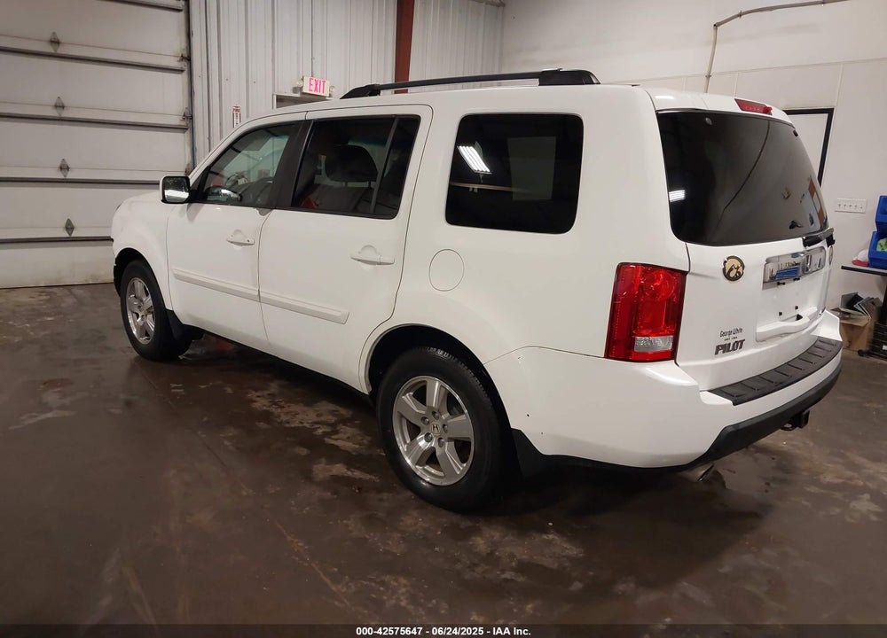 2011 HONDA PILOT VIN: 5FNYF4H61BB060682
