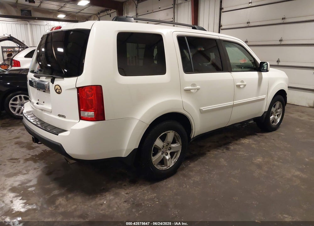 2011 HONDA PILOT VIN: 5FNYF4H61BB060682