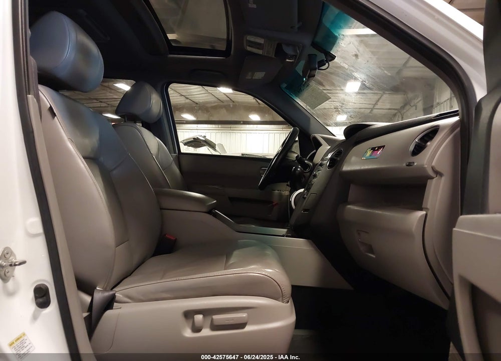 2011 HONDA PILOT VIN: 5FNYF4H61BB060682