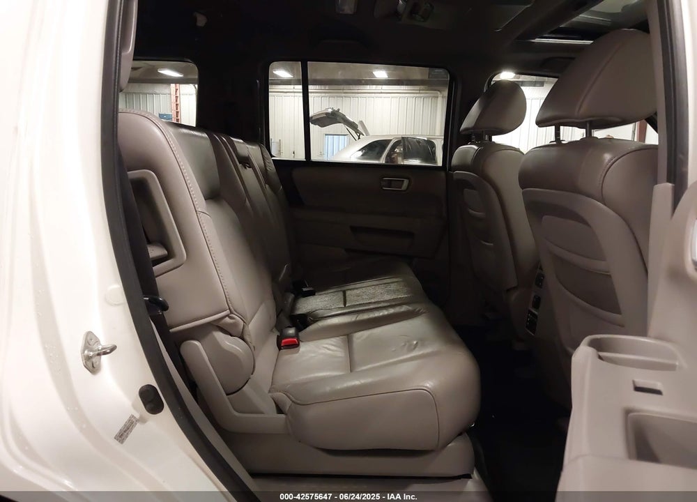 2011 HONDA PILOT VIN: 5FNYF4H61BB060682