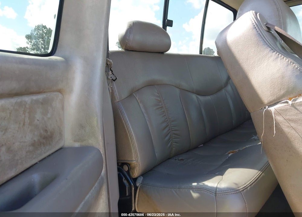 2000 CHEVROLET SILVERADO 1500 LS VIN: 1GCEC19V2YZ307288