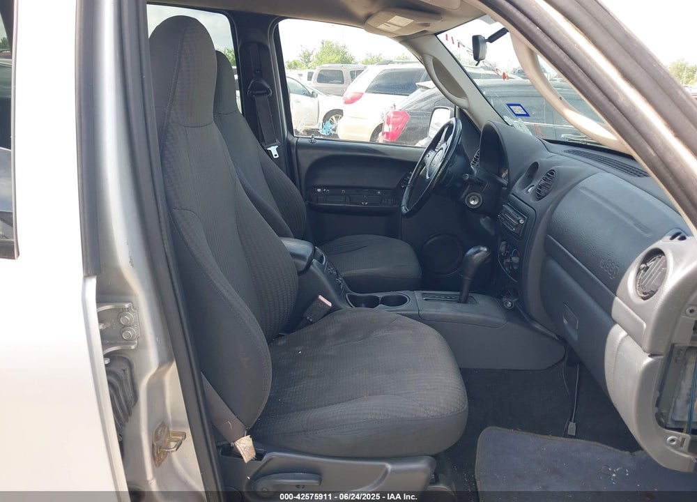 2003 JEEP LIBERTY SPORT VIN: 1J4GK48K13W559574
