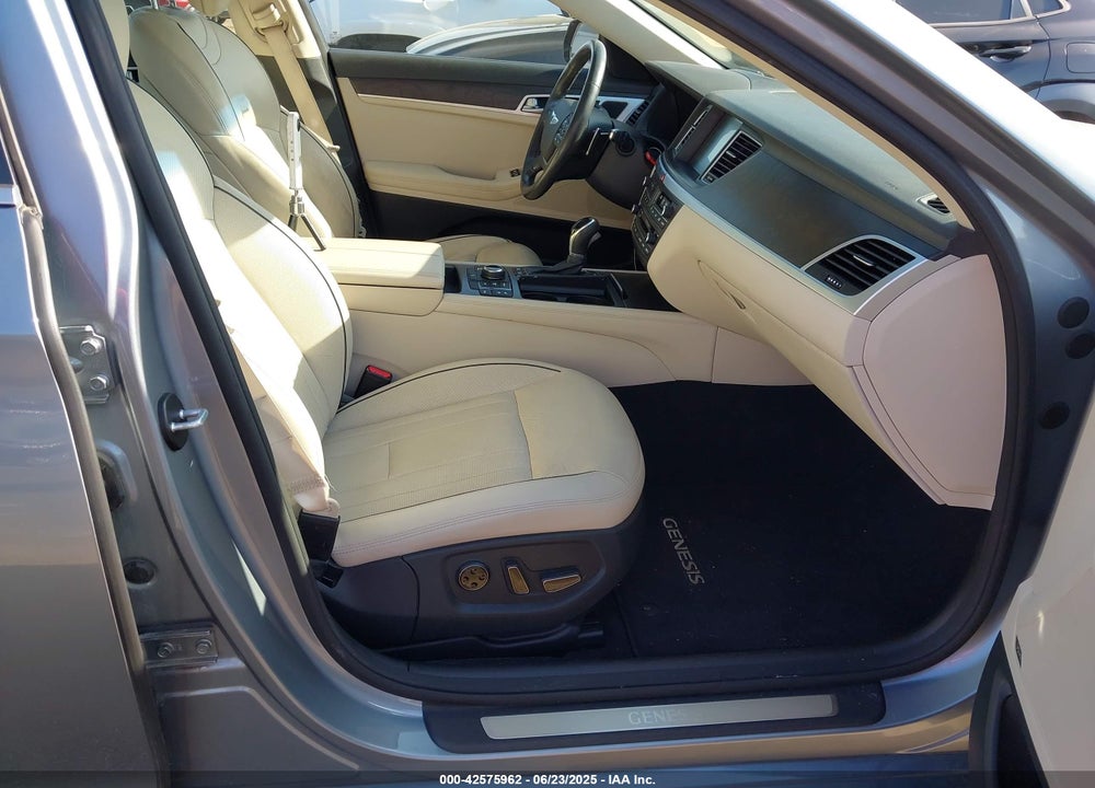 2016 HYUNDAI GENESIS 3.8 VIN: KMHGN4JE6GU132941