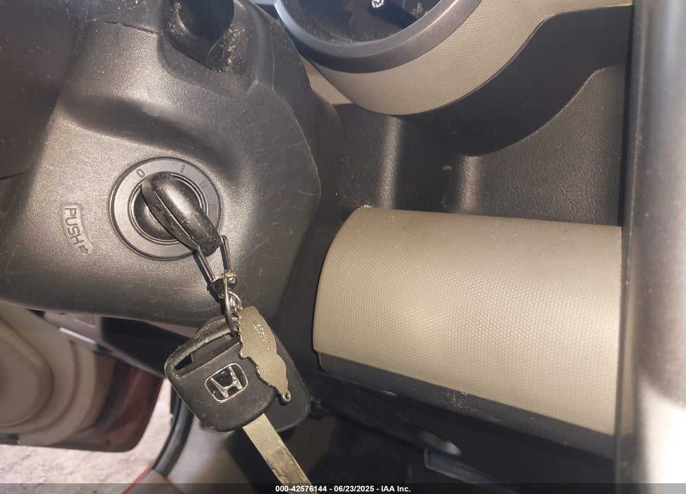 2011 HONDA ELEMENT EX VIN: 5J6YH1H76BL000373