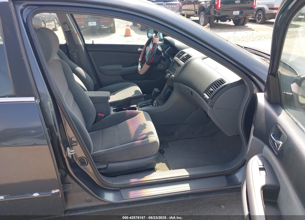 2003 HONDA ACCORD 2.4 LX VIN: 1HGCM56353A135782
