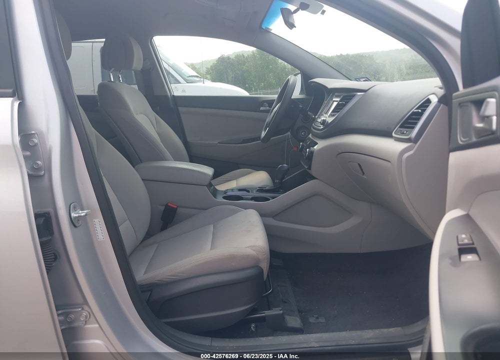 2018 HYUNDAI TUCSON SE VIN: KM8J2CA47JU653416
