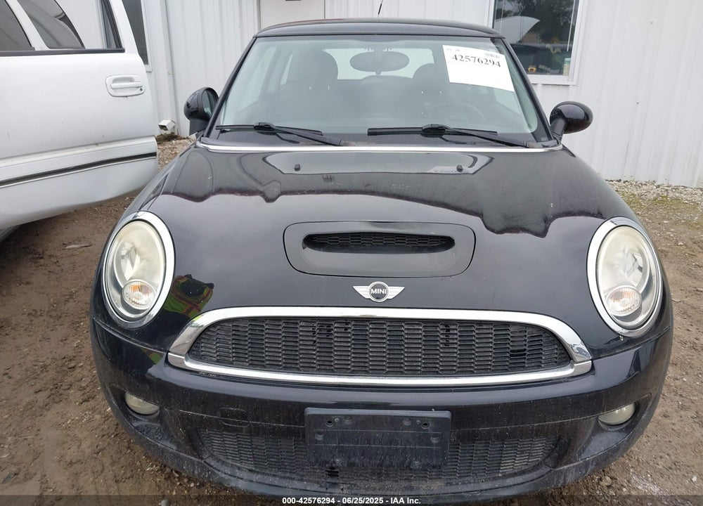 2010 MINI COOPER S VIN: WMWMF7C52ATZ69084