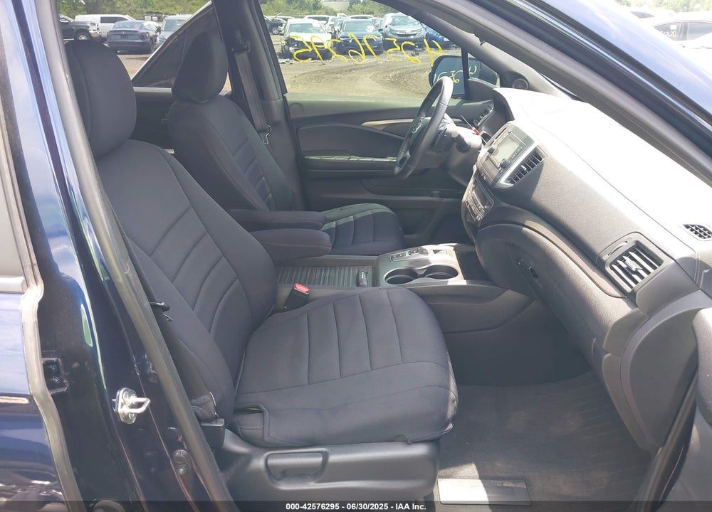 2019 HONDA PASSPORT SPORT VIN: 5FNYF8H25KB000196