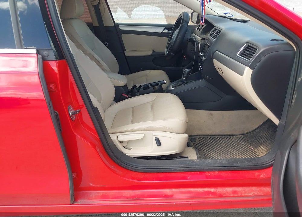 2014 VOLKSWAGEN JETTA VIN: 3VWD07AJ1EM432826
