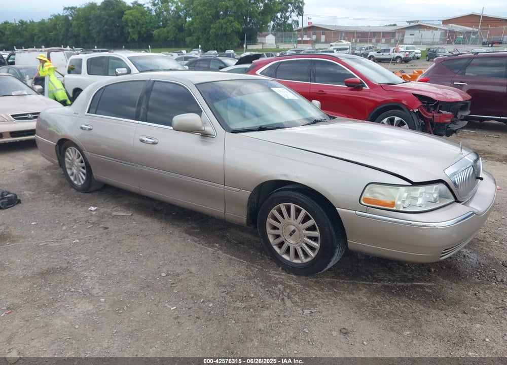 2003 LINCOLN TOWN CAR EXECUTIVE VIN: 1LNHM81W83Y692504