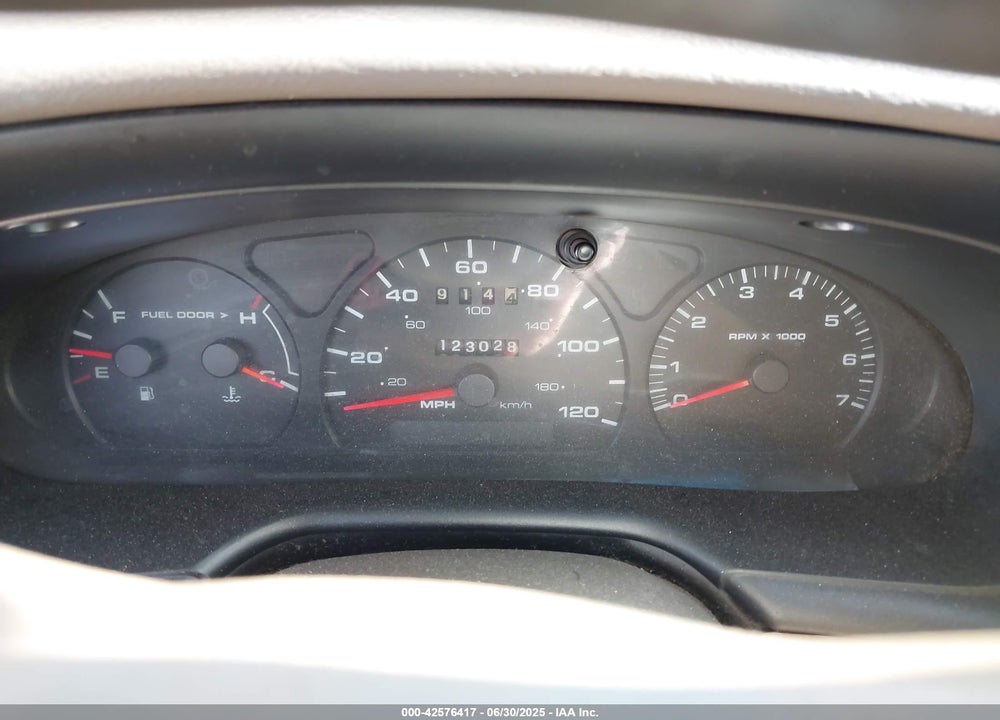 2001 FORD TAURUS SES VIN: 1FAFP55U11A124732