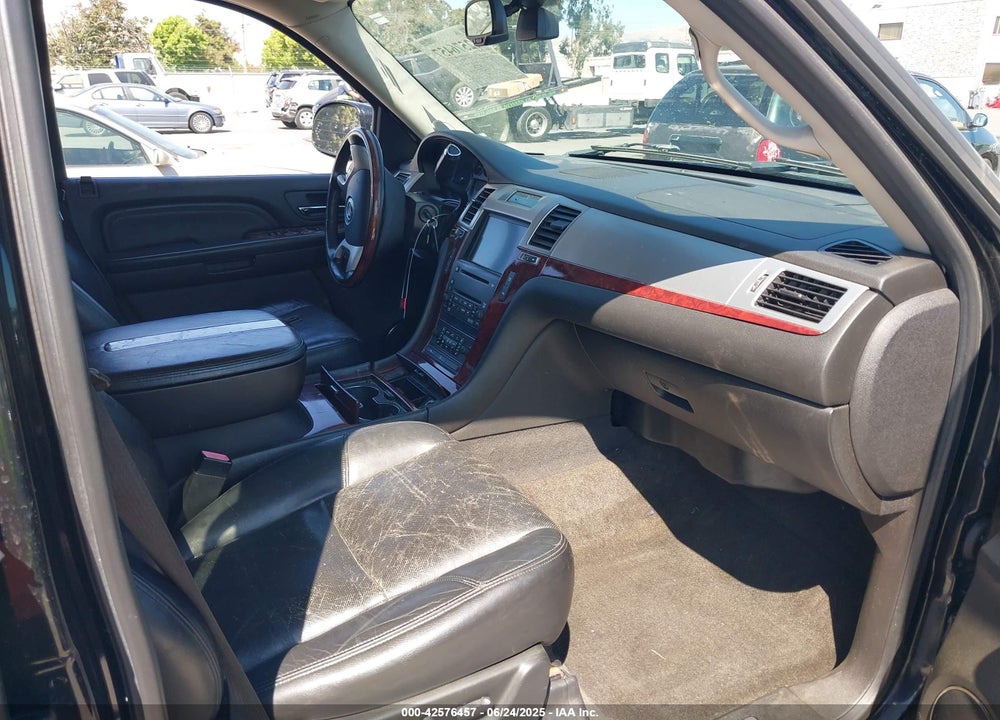 2008 CADILLAC ESCALADE STANDARD VIN: 1GYFK63818R109528