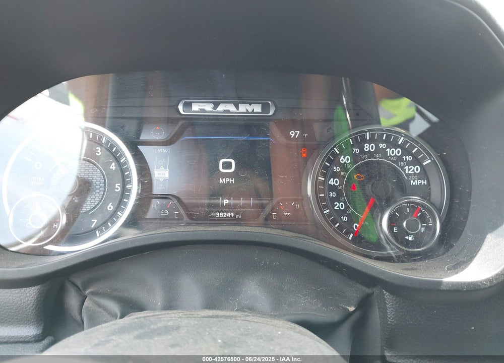 2025 RAM 1500 LAIE  4X4 5'7 BOX VIN: 1C6SRFJP2SN563139