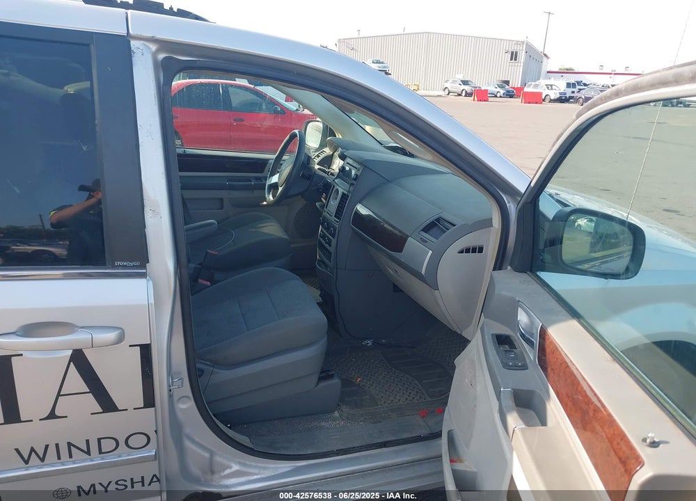 2010 CHRYSLER TOWN & COUNTRY TOURING VIN: 2A4RR5D1XAR492034