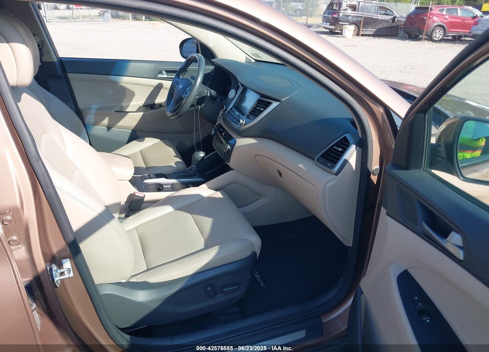 2016 HYUNDAI TUCSON VIN: KM8J33A28GU196720