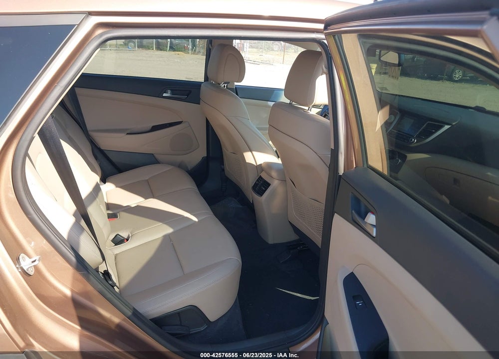 2016 HYUNDAI TUCSON VIN: KM8J33A28GU196720