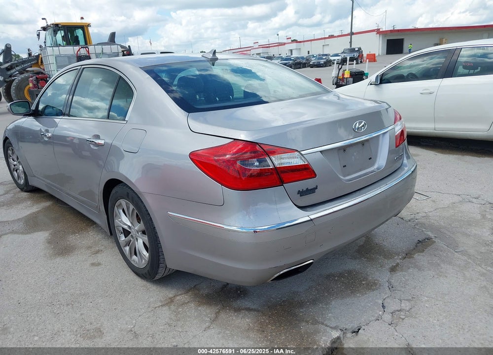 2013 HYUNDAI GENESIS VIN: KMHGC4DD1DU215827