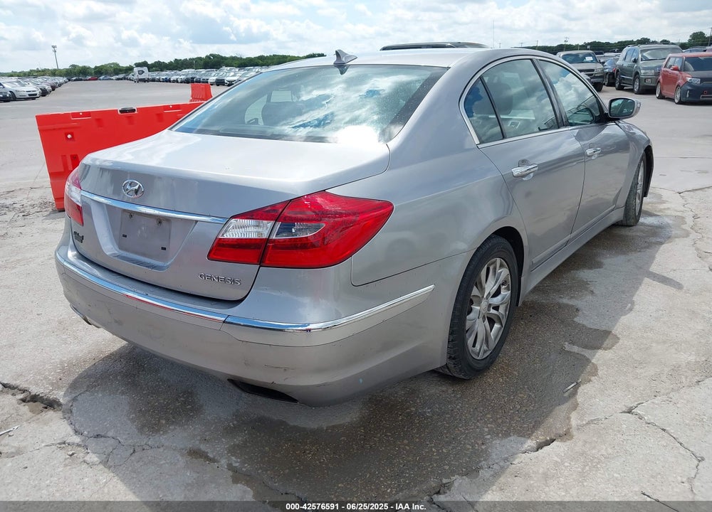 2013 HYUNDAI GENESIS VIN: KMHGC4DD1DU215827