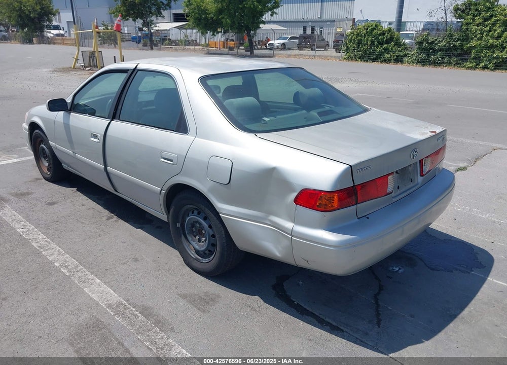 2001 TOYOTA CAMRY LE VIN: 4T1BG22K01U101673