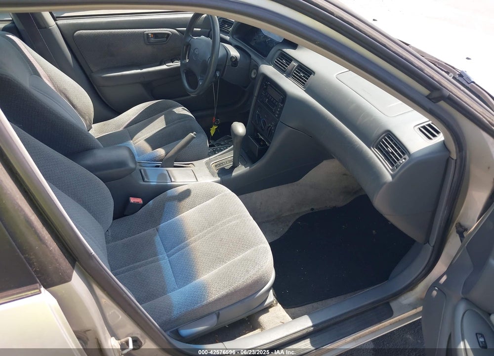 2001 TOYOTA CAMRY LE VIN: 4T1BG22K01U101673