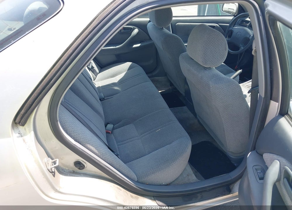 2001 TOYOTA CAMRY LE VIN: 4T1BG22K01U101673