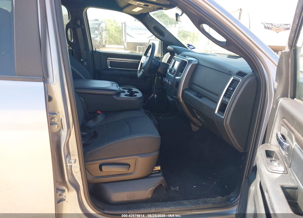 2024 RAM 1500 CLASSIC VIN: 1C6RR6LG7RS156215