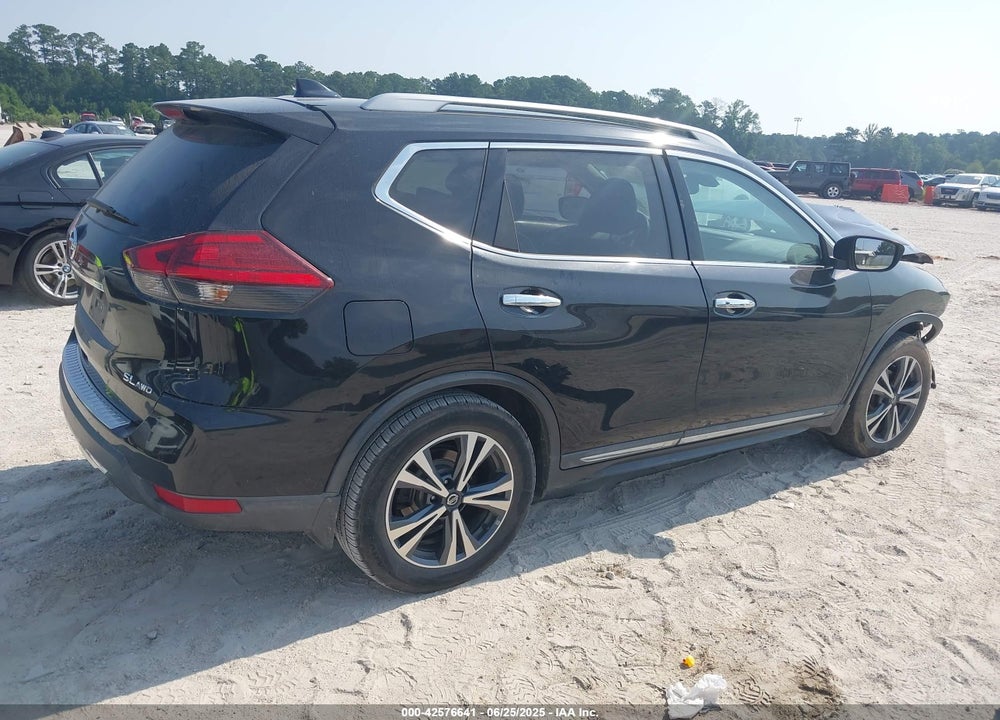 2017 NISSAN ROGUE VIN: 5N1AT2MV3HC761916