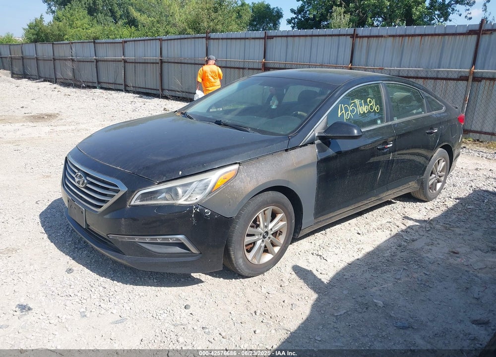 2015 HYUNDAI SONATA VIN: 5NPE24AF9FH131577