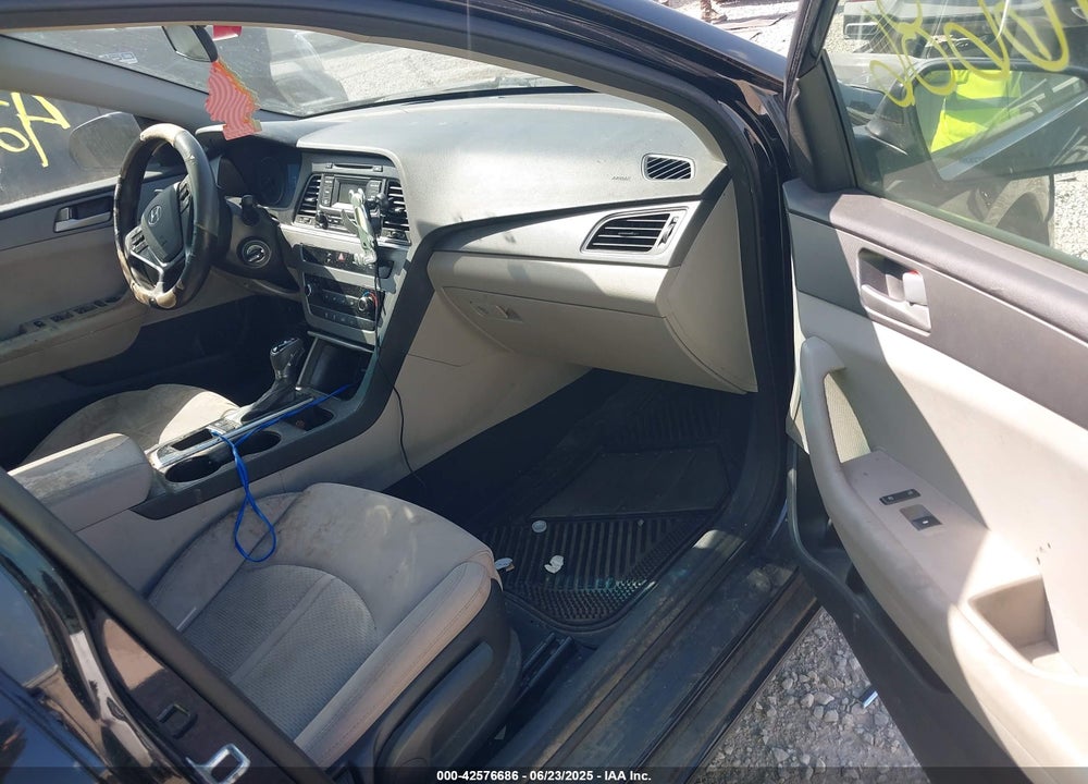 2015 HYUNDAI SONATA VIN: 5NPE24AF9FH131577