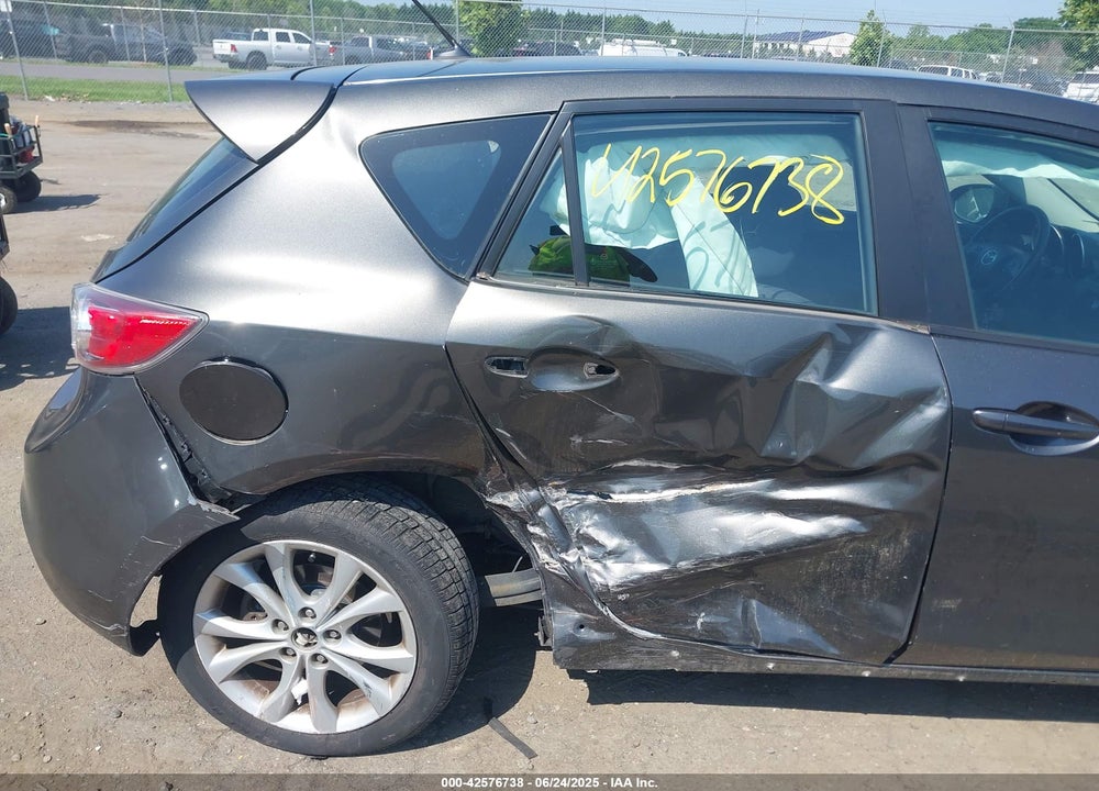 2011 MAZDA 3 VIN: JM1BL1K68B1442402