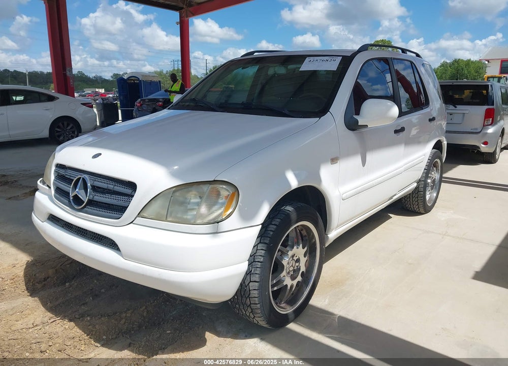 2000 MERCEDES-BENZ ML 320 VIN: 4JGAB54E1YA162321