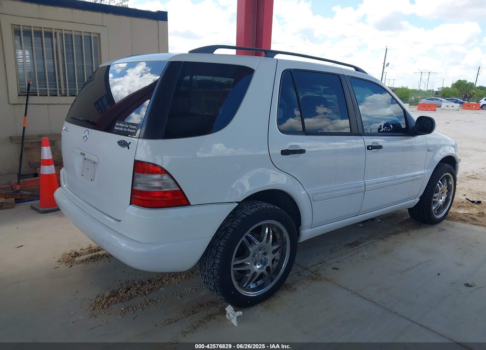 2000 MERCEDES-BENZ ML 320 VIN: 4JGAB54E1YA162321