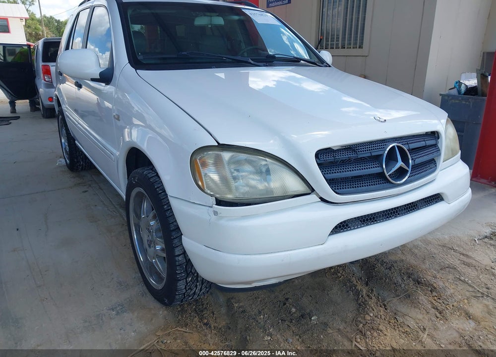 2000 MERCEDES-BENZ ML 320 VIN: 4JGAB54E1YA162321