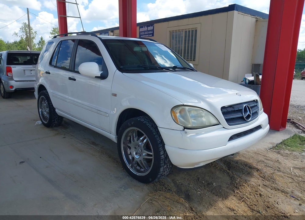 2000 MERCEDES-BENZ ML 320 VIN: 4JGAB54E1YA162321