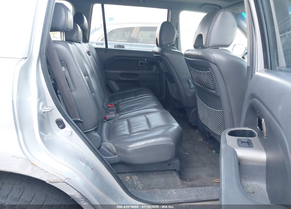 2008 HONDA PILOT VIN: 5FNYF18588B031842