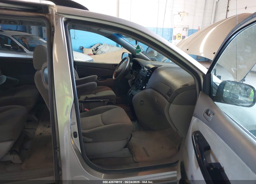 2005 TOYOTA SIENNA LE VIN: 5TDZA23C45S327611