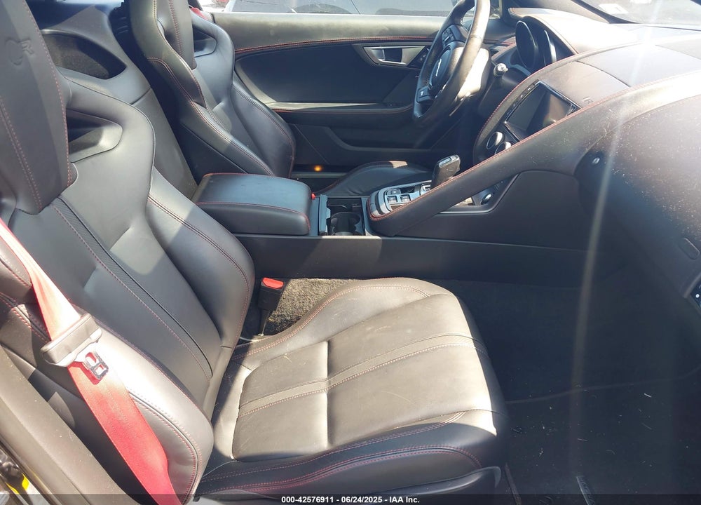 2017 JAGUAR F-TYPE VIN: SAJWJ6DL7HMK44068
