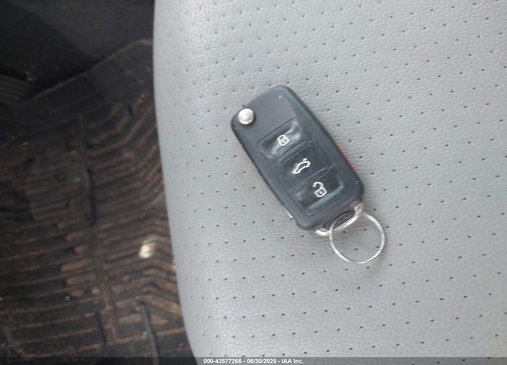 2013 VOLKSWAGEN JETTA VIN: 3VW637AJ1DM249392