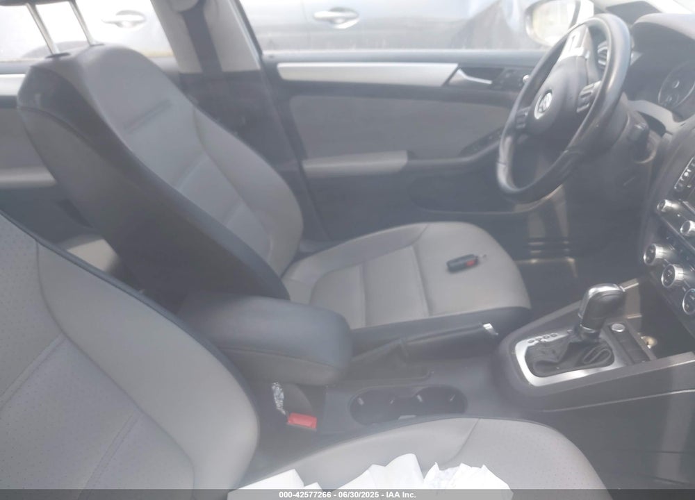 2013 VOLKSWAGEN JETTA VIN: 3VW637AJ1DM249392